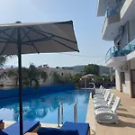 מלון דירות Sea La Vie By Anna 4*