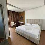 Aparthotel Sea La Vie By Anna 4*